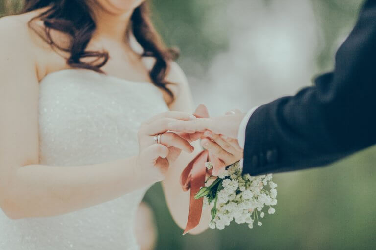 結婚式って挙げた方がいいの?実際に挙げた人の感想のイメージ