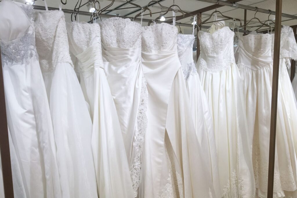 たくさんのウエディングドレス