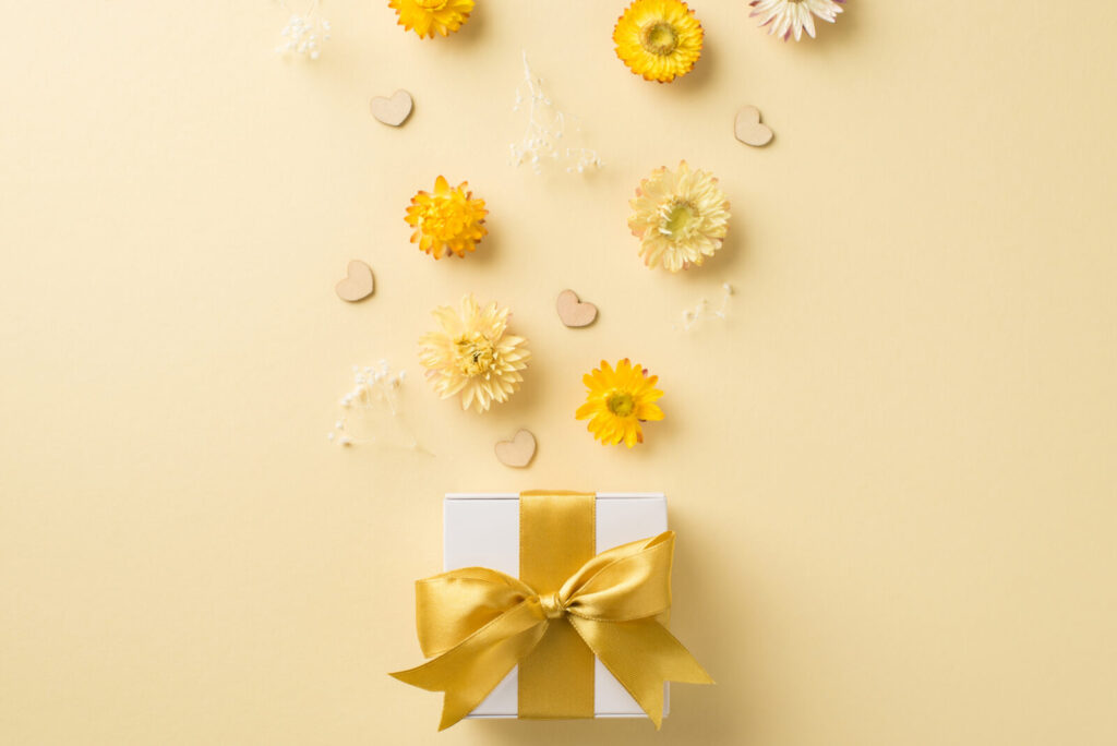 プレセントと黄色いお花