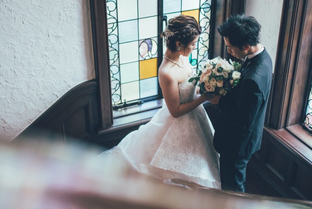 ホテル式場と専門式場の違いは？ふたりに合う結婚式場の選び方のイメージ
