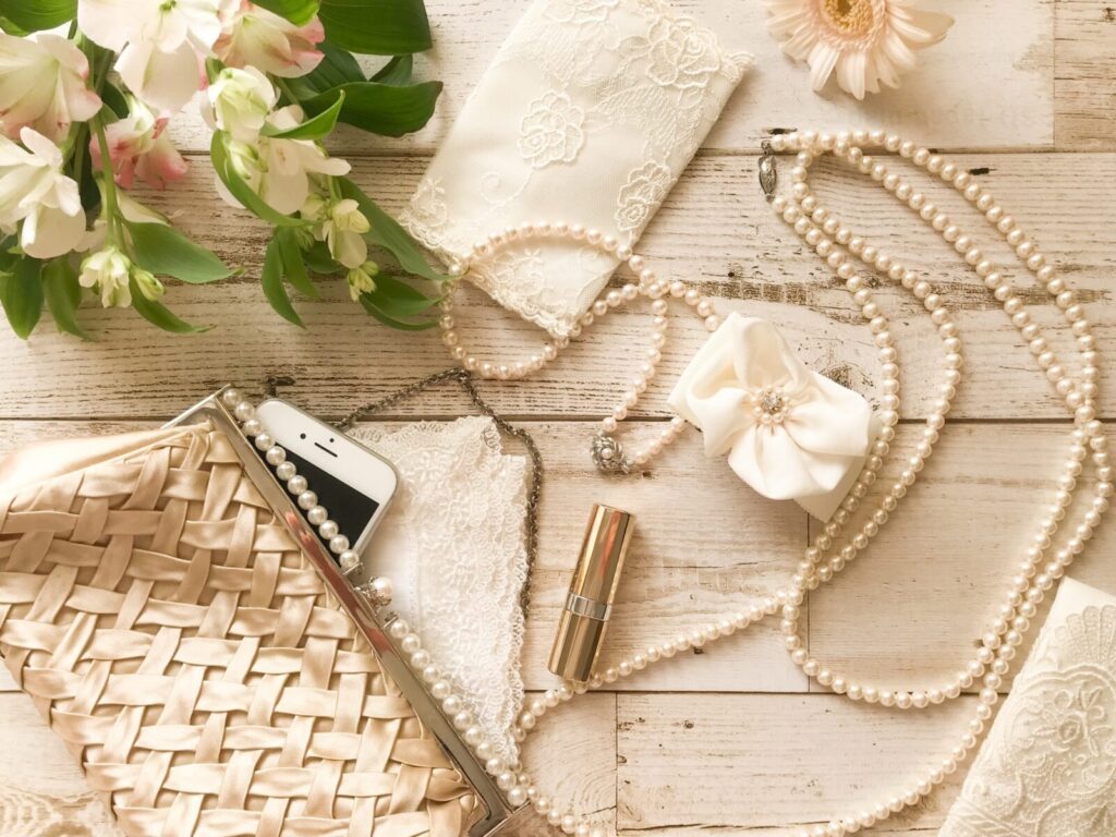 結婚式当日の持ち物リスト｜花嫁のための当日バッグとお守りアイテム